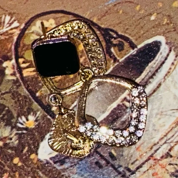 NWOT Elegant Black & Gold Pierced Earrings- Valentine’s Day,Birthdays,Christmas🎄 - Picture 11 of 16